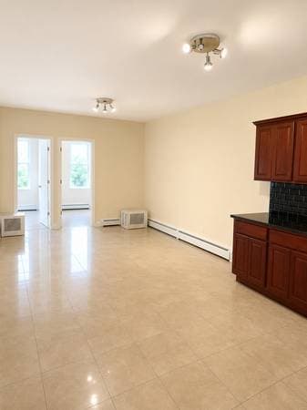1BR/1BA Apartment on Radnor Rd · Great Neck photo 4