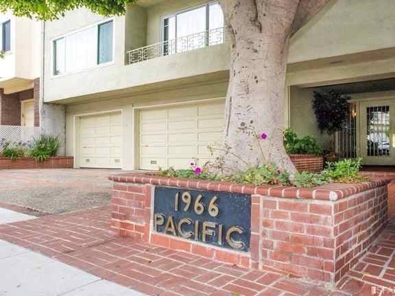 2BR/2BA Condo · San Francisco photo 4