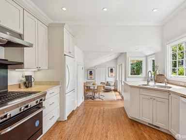 1BR/1BA Single Family House · San Francisco photo 2