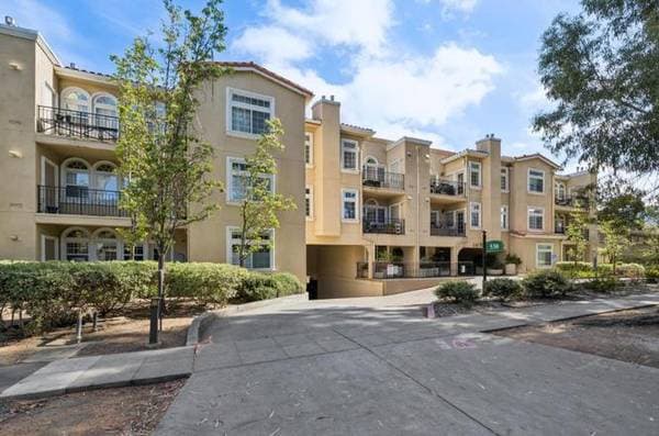 1BR/1BA Condo on El Camino Real · Burlingame photo 1