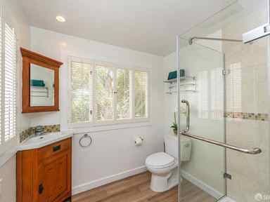 2BR/2BA Single Family House on Irving St · San Francisco photo 4