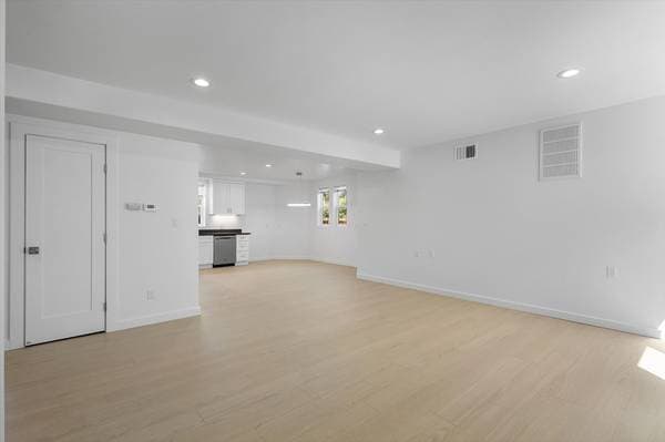 2BR/2BA Apartment on Lafayette St · Alameda photo 1