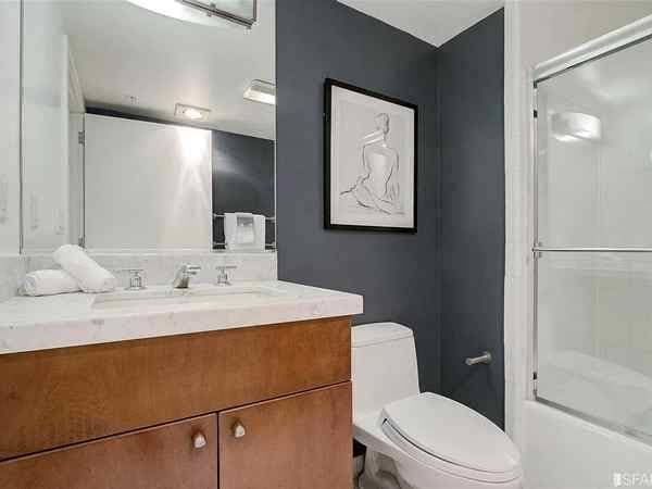 1BR/2BA Loft on Illinois St · San Francisco photo 5
