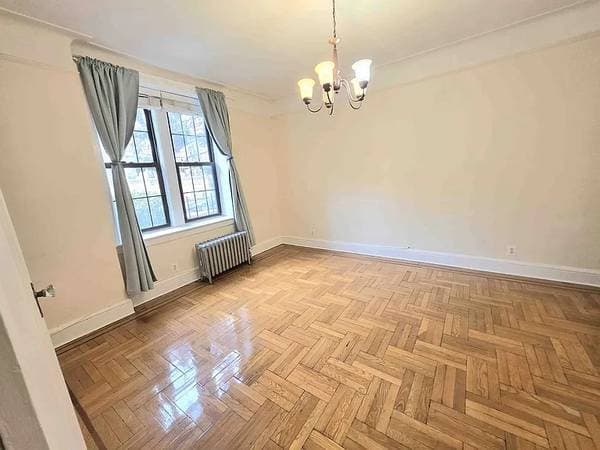 1BR/1BA Apartment on W Barry Ave · Chicago photo 2