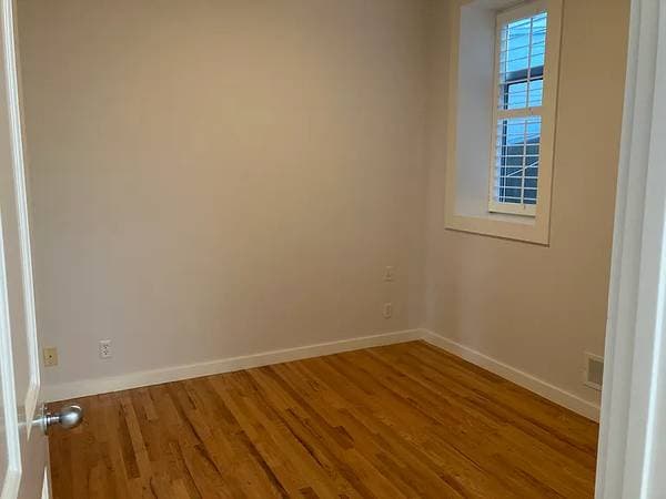 1BR/1BA Single Family House on Greenwich St · San Francisco photo 2