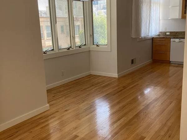 1BR/1BA Single Family House on Greenwich St · San Francisco photo 4