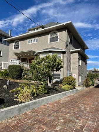 1BR/1BA Duplex · Oakland photo 1