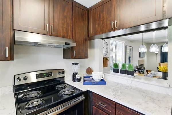 2BR/1BA Apartment on Lakeville Cir · Petaluma photo 4