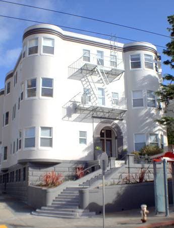 0BR/1BA Apartment on Sacramento Street · San Francisco photo 1