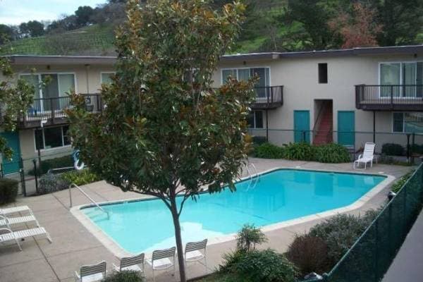 2BR/1BA Apartment · San Rafael photo 2
