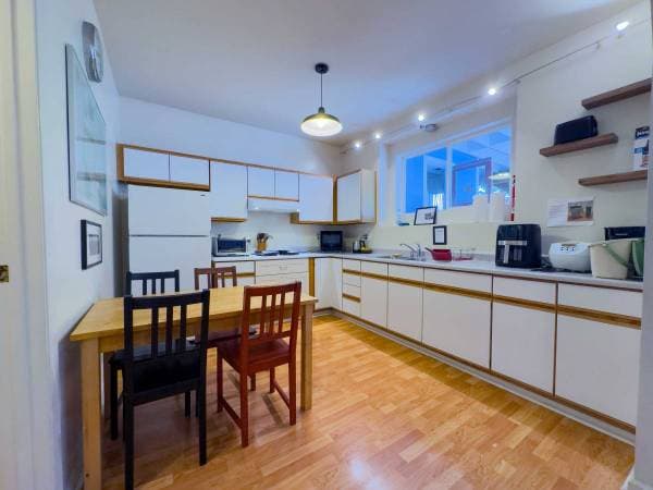 1BR/1BA Single Family House · San Francisco photo 3