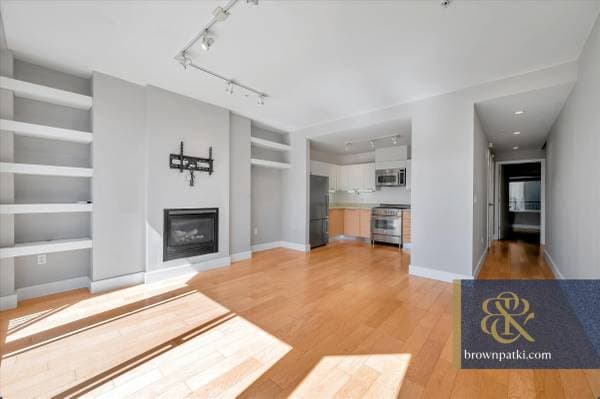 2BR/2BA Condo on South Van Ness Ave · San Francisco photo 3