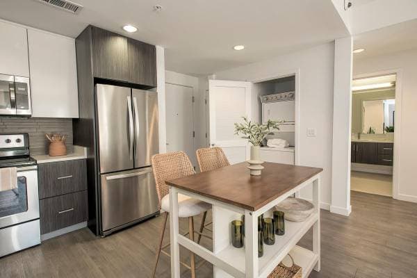 0BR/1BA Apartment on Golden Gate · Dublin photo 3