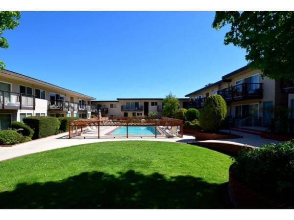 2BR/1BA Apartment · San Rafael photo 4