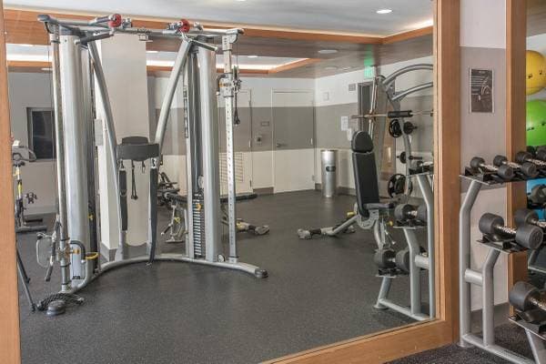 0BR/1BA Apartment on Golden Gate · Dublin photo 2
