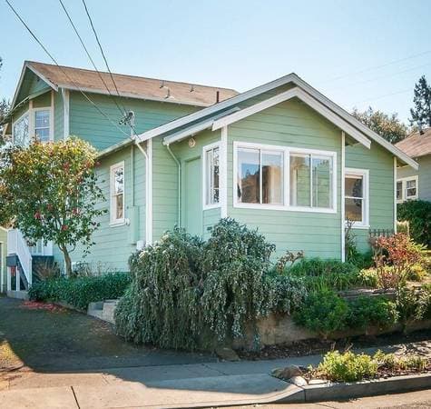 4BR/2BA Single Family House · Petaluma photo 1
