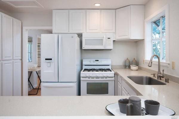 4BR/2BA Single Family House · Petaluma photo 5