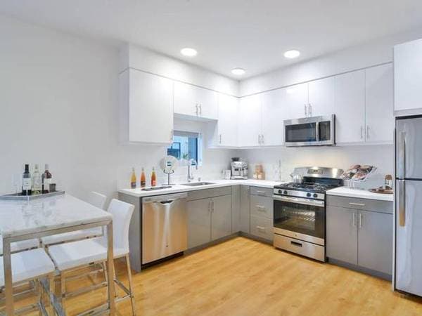 2BR/1BA Apartment on 3rd St. · San Francisco photo 5