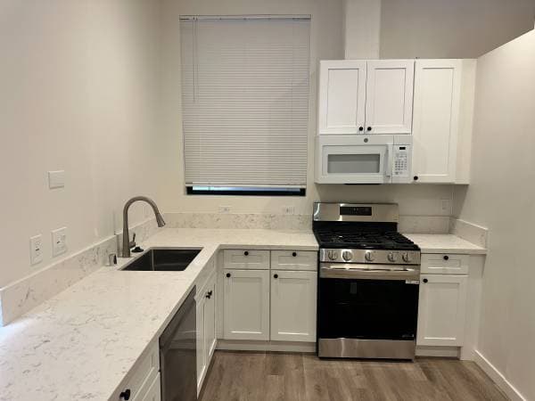 2BR/2BA Apartment · Berkeley photo 2