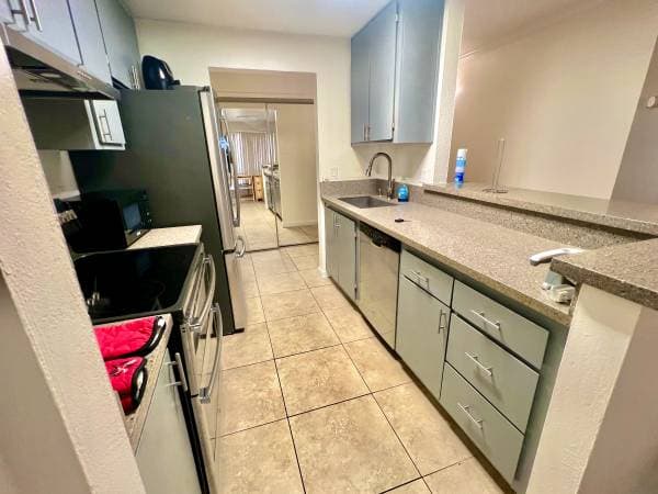 2BR/2BA Condo · Oakland photo 3