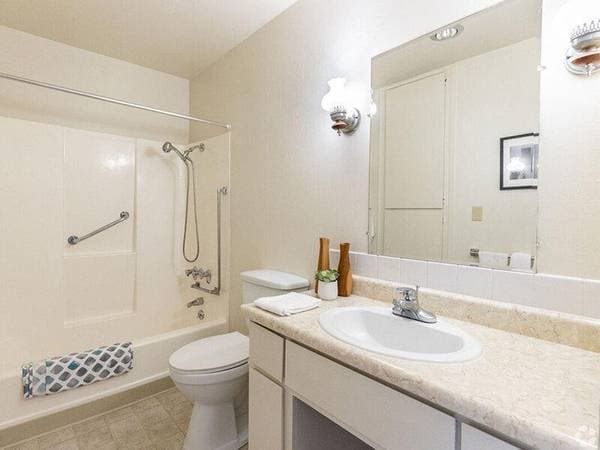 0BR/1BA Apartment on Carlmont Drive · Belmont photo 3