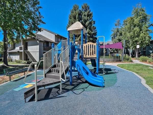 2BR/2BA Apartment on Industrial Blvd · Hayward photo 5