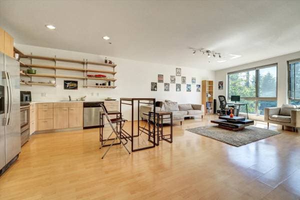 1BR/1BA Apartment on Pine St · Oakland photo 3