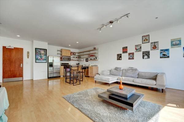 1BR/1BA Apartment on Pine St · Oakland photo 4