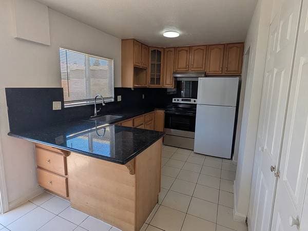 Spacious 1/1.5 Condo San Jose photo 2