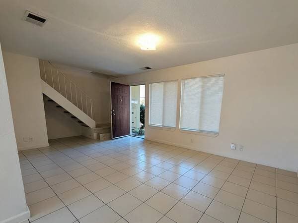 Spacious 1/1.5 Condo San Jose photo 4