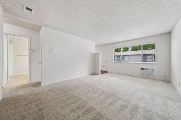 2BR/1BA Apartment on Hollis Avenue · Campbell photo 2