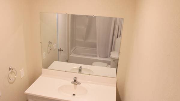 2BR/1BA Apartment · Santa Rosa photo 4