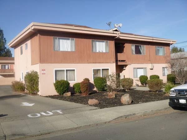 2BR/1BA Apartment · Livermore photo 1