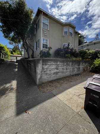 1BR/1BA Duplex · Oakland photo 1