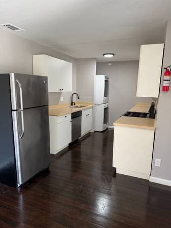 2BR/1BA Duplex · Emeryville photo 3