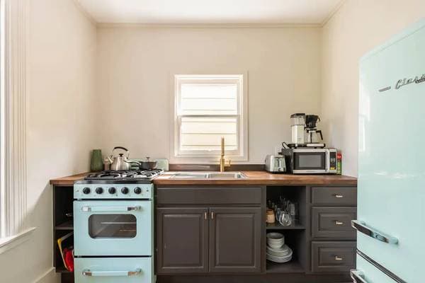 1BR/1BA Single Family House · San Francisco photo 2