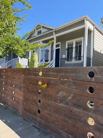 3BR/1BA Duplex · Oakland photo 1