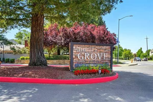 3BR/2BA Apartment on Lakeville Cir · Petaluma photo 2