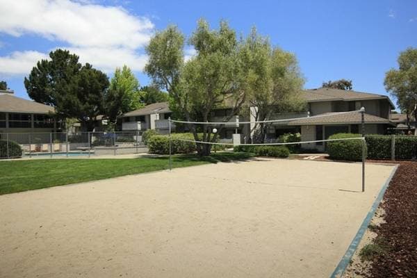 2BR/1BA Apartment on Catamaran Street · San Mateo photo 4