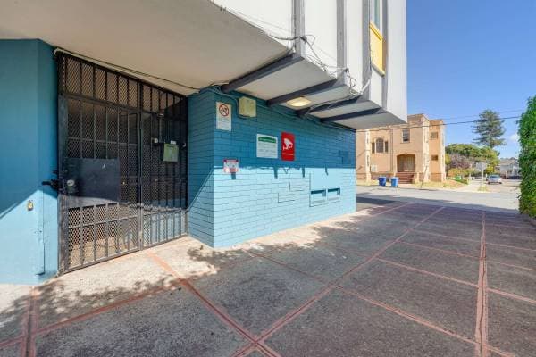 3BR/1BA Apartment · Berkeley photo 4
