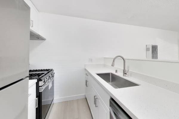 1BR/1BA Apartment on E 18th Street - 5 · Oakland photo 3