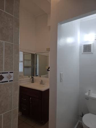 2BR/1BA Apartment on Mission Ave · Richmond photo 3