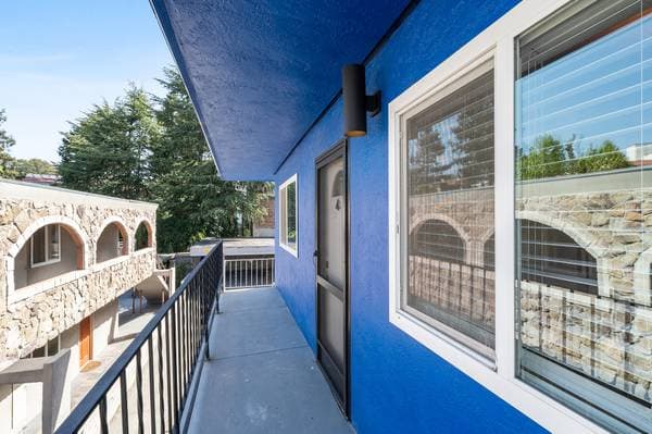1BR/1BA Duplex on Whitmore Place · Oakland photo 2