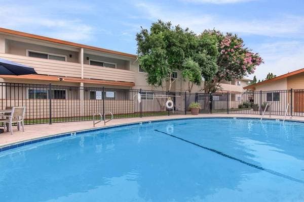 1BR/1BA Apartment on Central Avenue · Fremont photo 1