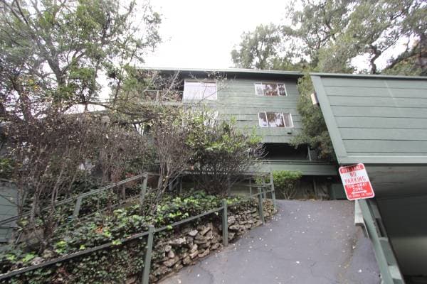 2BR/1BA Condo on La Loma Ave. · Berkeley photo 1