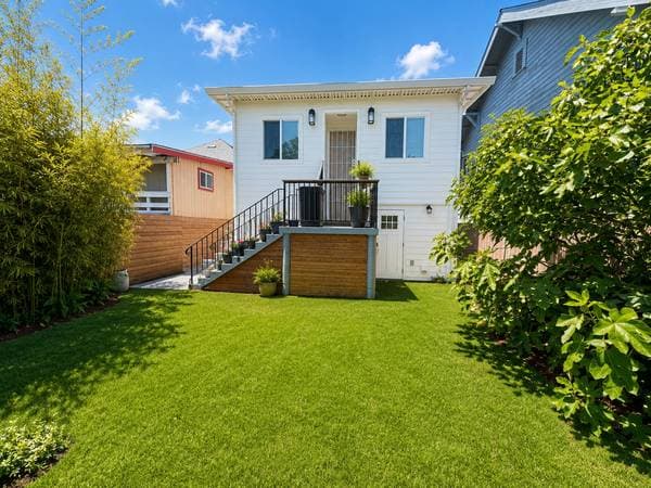 2BR/1BA Apartment · Oakland photo 4