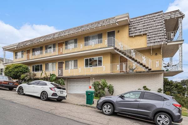 2BR/1BA Condo on Santa Clara Ave · Oakland photo 2