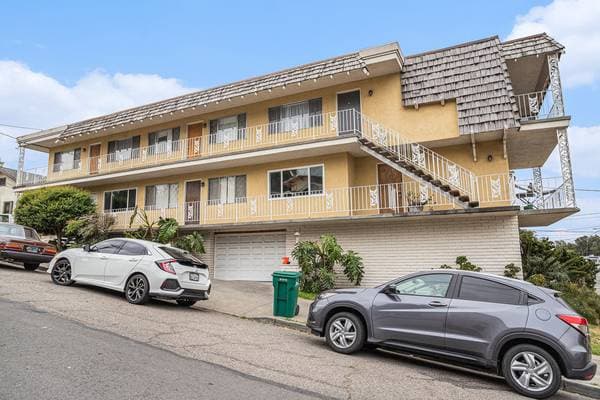 2BR/1BA Condo on Santa Clara Ave · Oakland photo 3
