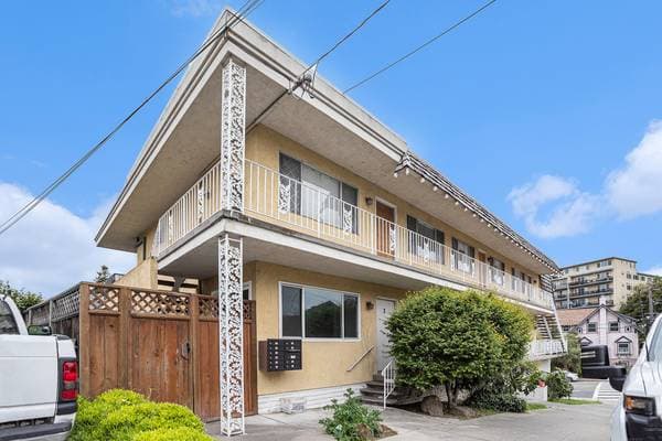2BR/1BA Condo on Santa Clara Ave · Oakland photo 4