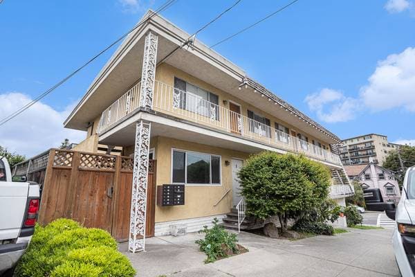 2BR/1BA Condo on Santa Clara Ave · Oakland photo 5